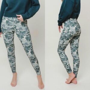 Ivory Ella Esma Camo Legging Elephant Print - Green Women's Size Small